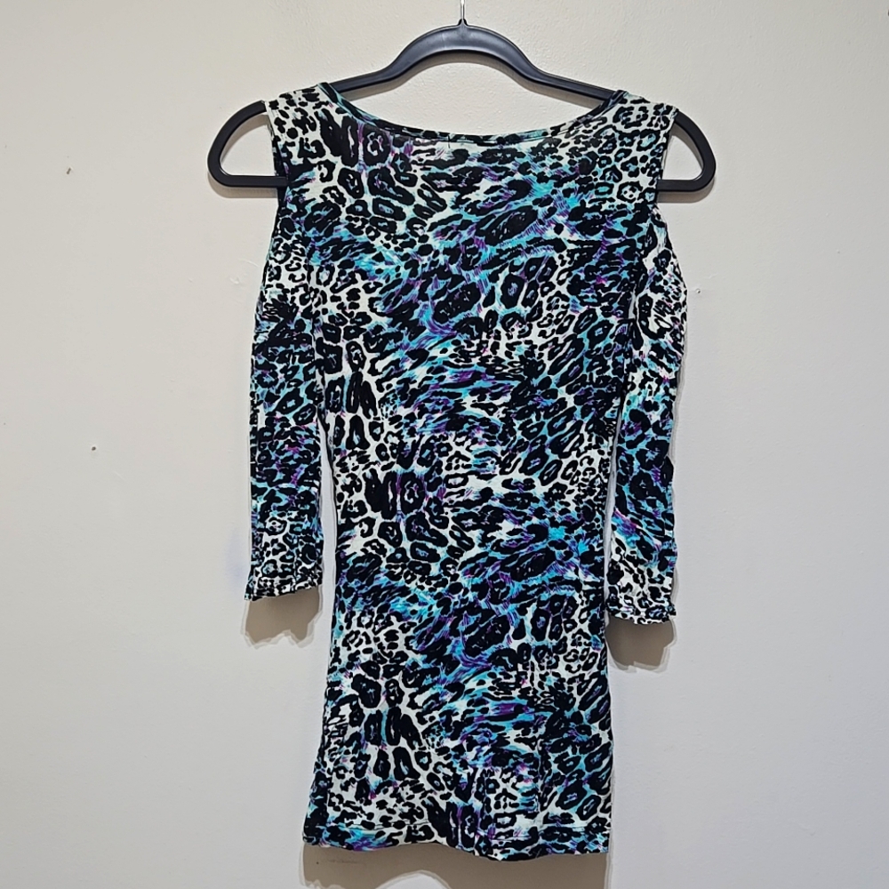 Charlotte Russe Leopard Print Cold Shoulder Top - Picture 3 of 3